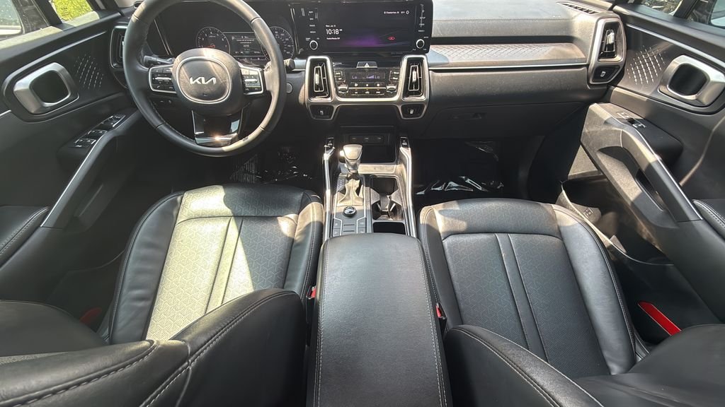 Used 2022 White Kia S image 27