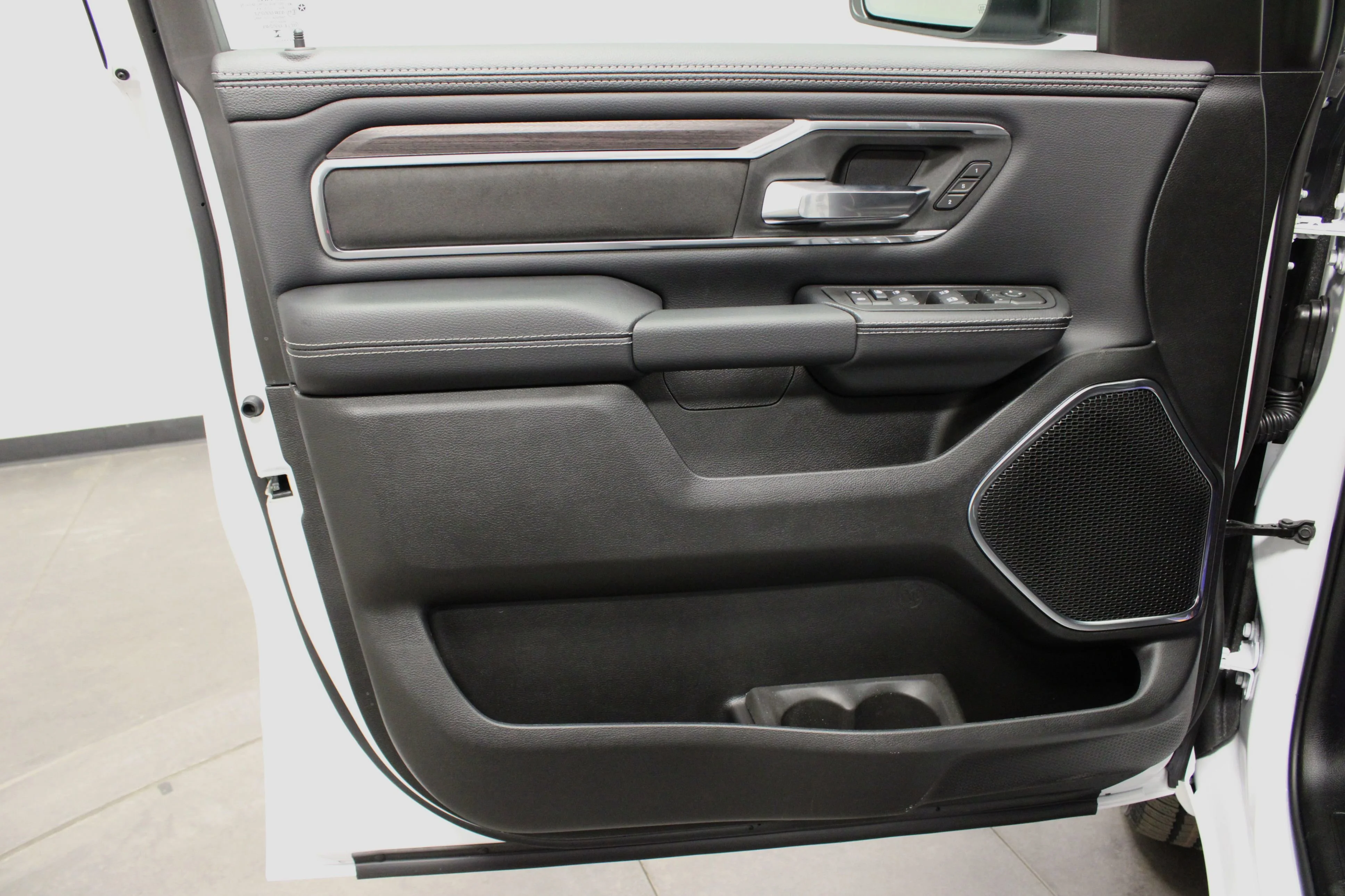 New 2026 Bright White Clear-Coat Exterior Paint RAM Laramie image 19