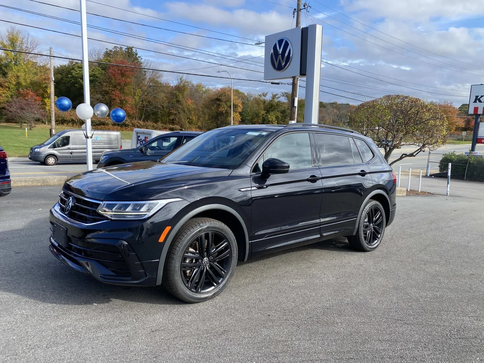 2022 Volkswagen Tiguan SE R-LINE BLACK