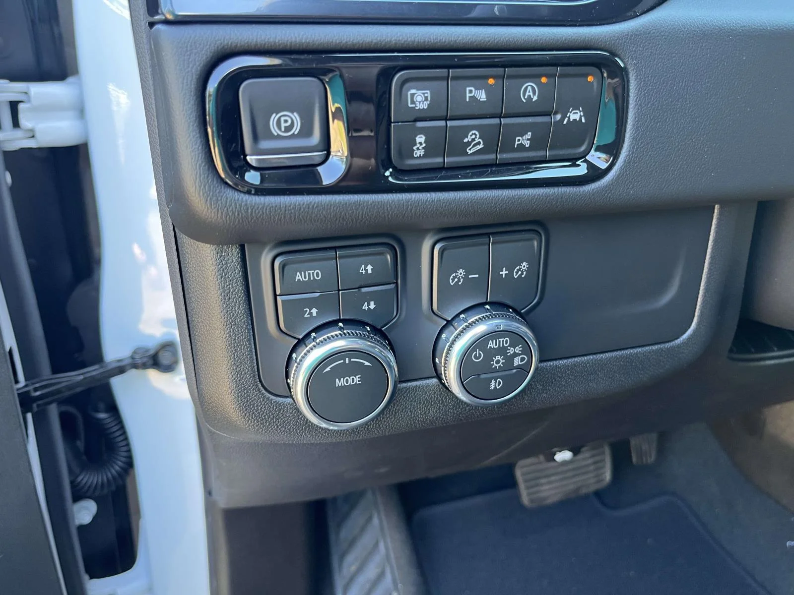 2026 GMC Yukon AT4 - Photo 15