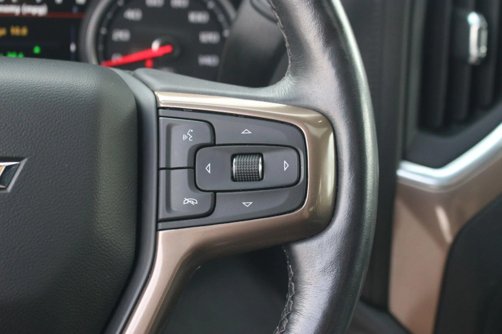 Used 2023 IRIDESCENT PEARL TRICOAT Chevrolet High Country image 21