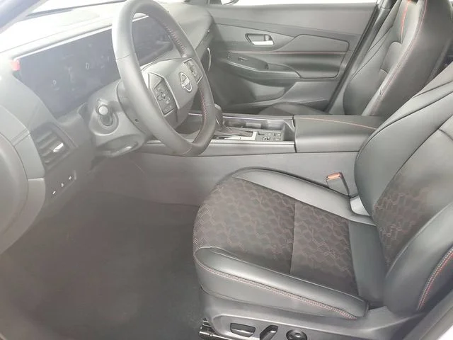 New 2026 Aspen White TriCoat / Super Black Two-tone Nissan SR image 15