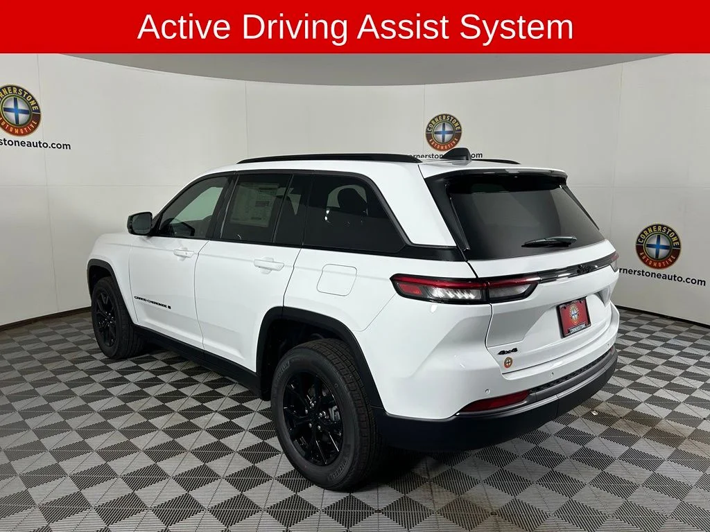 New 2026 Bright White Clear-Coat Exterior Paint Jeep Altitude image 18