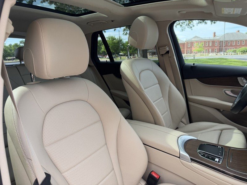 Certified Used 2022  Mercedes-Benz GLC 300 image 28