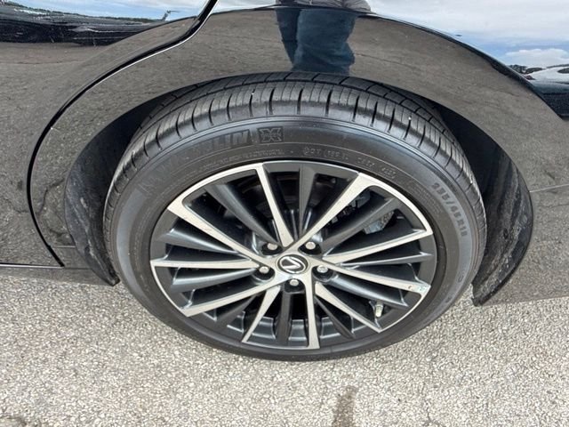 Used 2024 Black Lexus 350 image 33