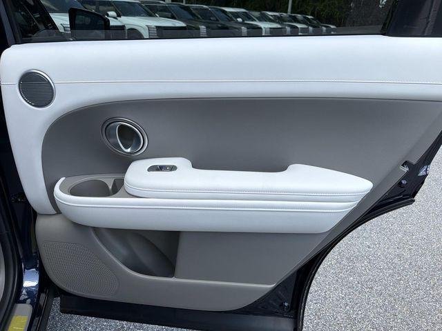 New 2027 Blue Hyundai SE FWD image 16