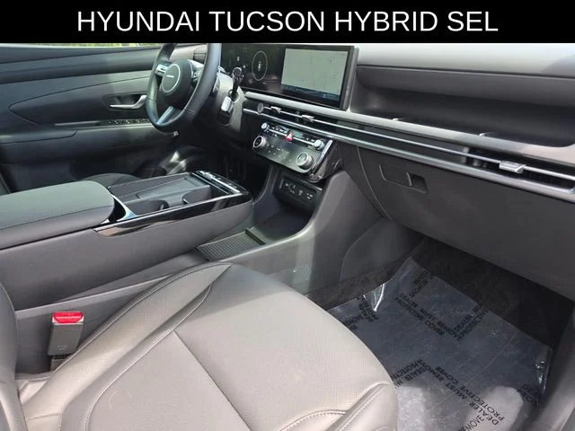 Used 2025 White Hyundai SEL Convenience image 9