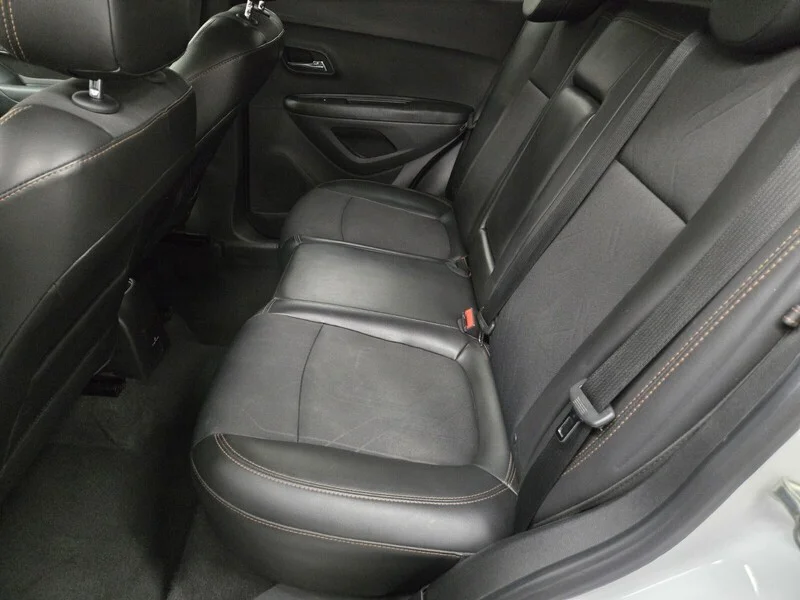 Used 2018 Summit White Chevrolet LT image 8