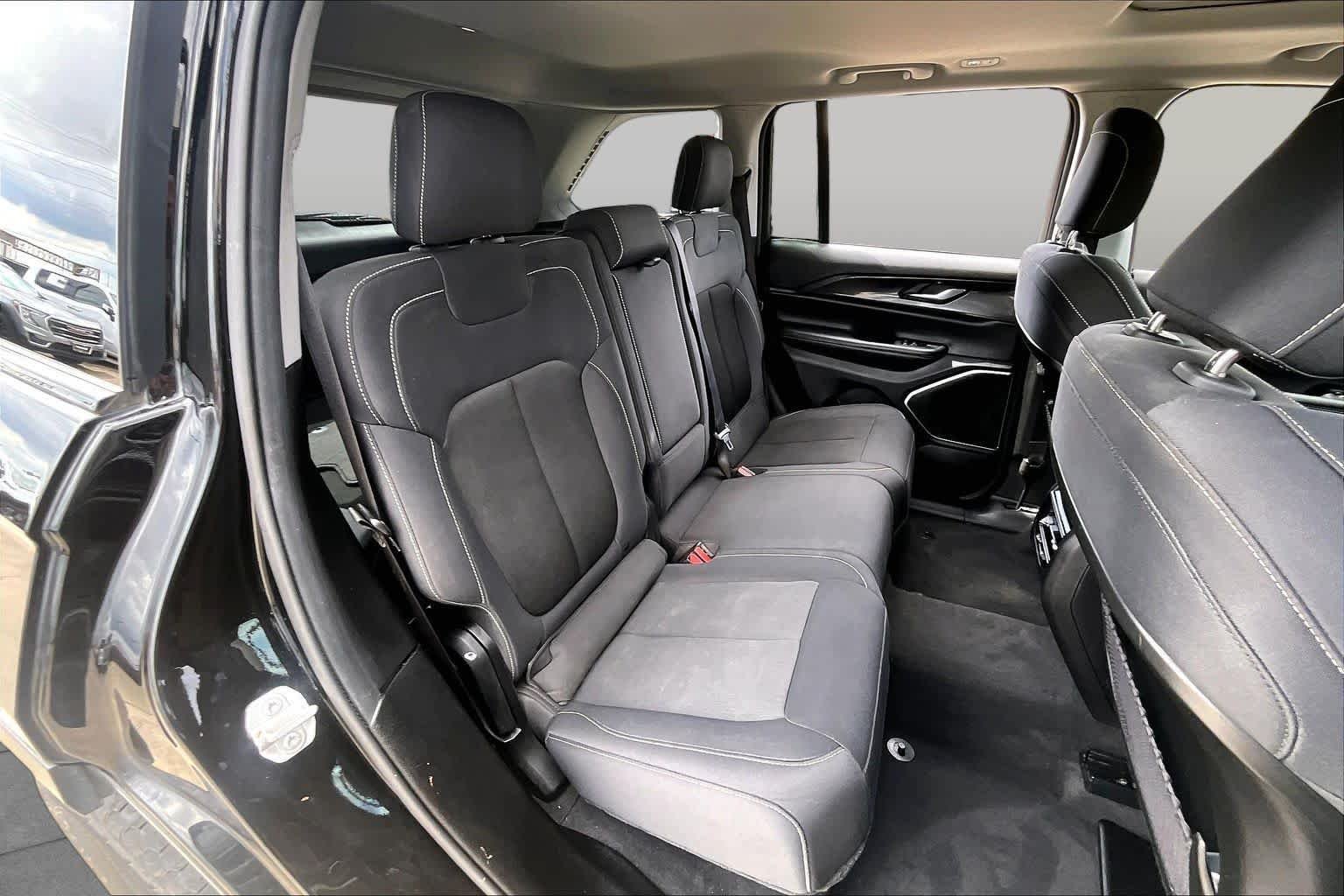 Used 2022 Diamond Black Crystal Pearlcoat Jeep Laredo image 20