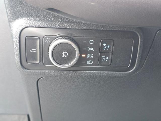 Used 2025 Gray Metallic Ford Platinum image 53
