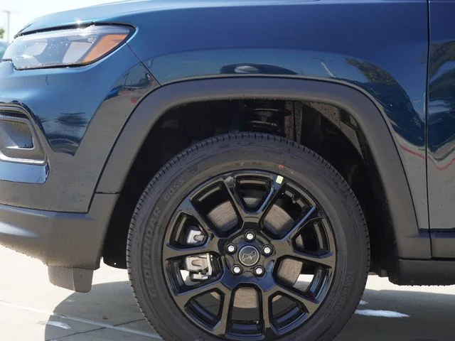 New 2026 Fathom Blue Pearl-Coat Exterior Paint Jeep Latitude image 8