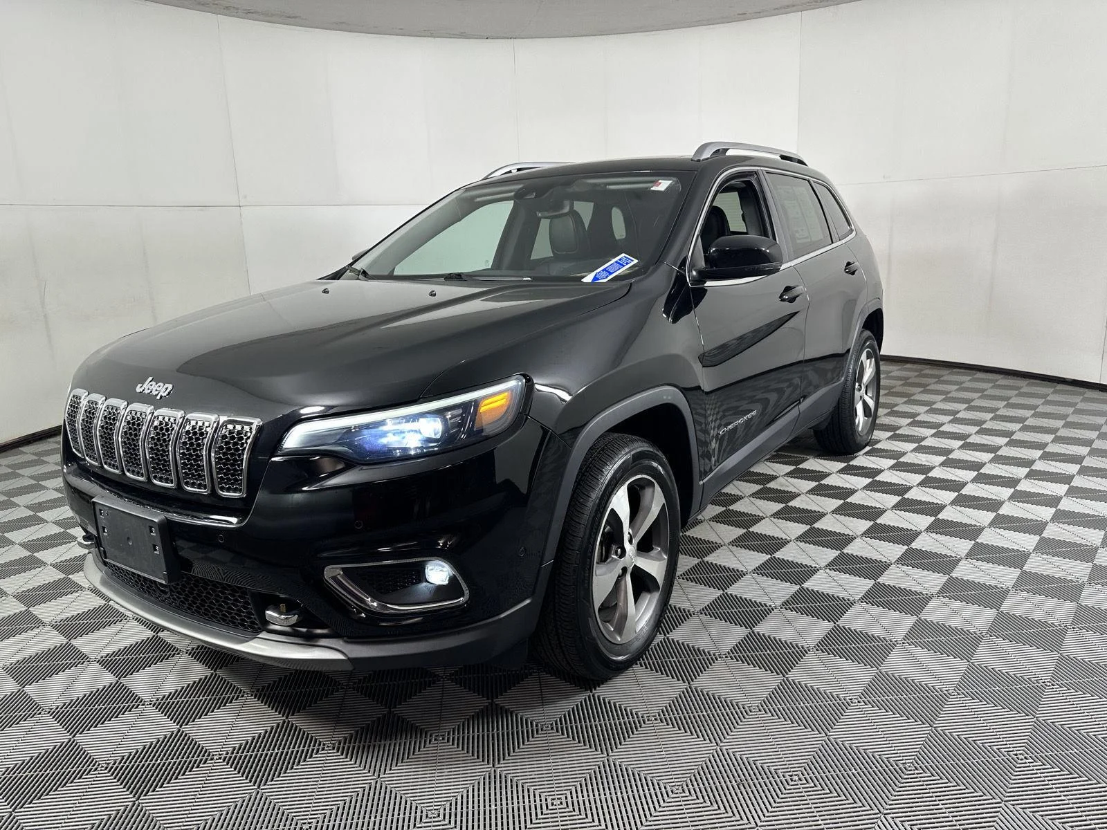 Used 2021 Diamond Black Crystal Pearlcoat Jeep Limited image 10