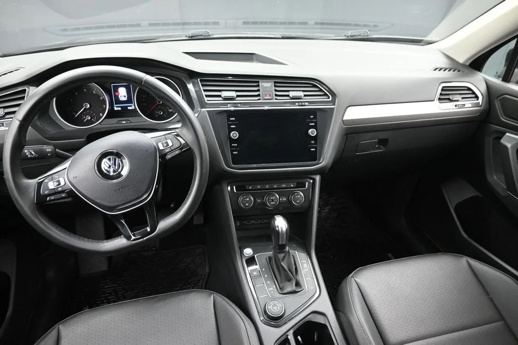 Used 2020 Black Volkswagen 2.0T SE image 15