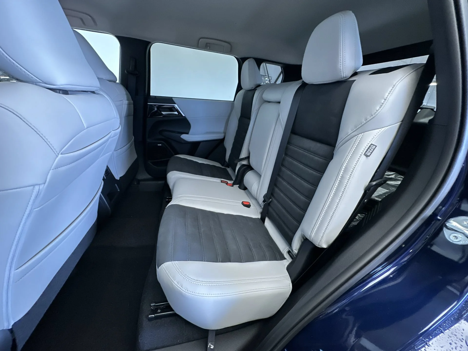 New 2026 Cosmic Blue Metallic Mitsubishi SE image 23