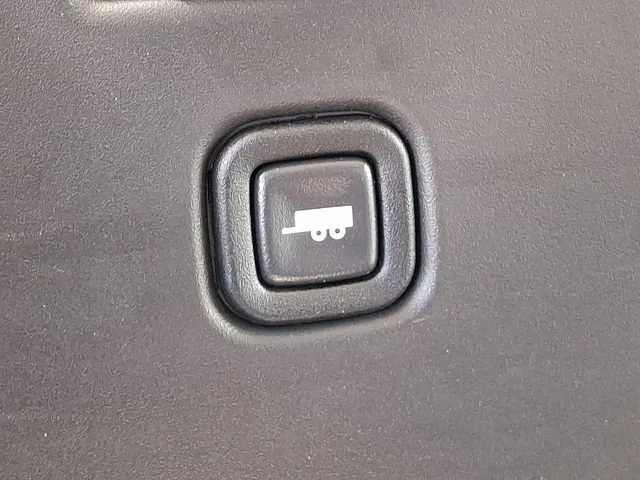 New 2025 Summit White GMC Work Van image 18