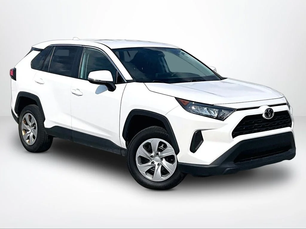 Used 2022 White Toyota LE image 13