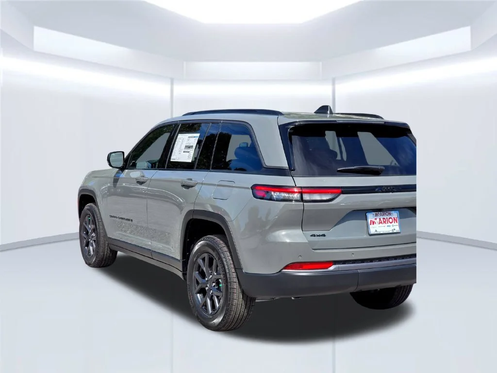 New 2027 Gray Jeep Laredo Altitude image 41