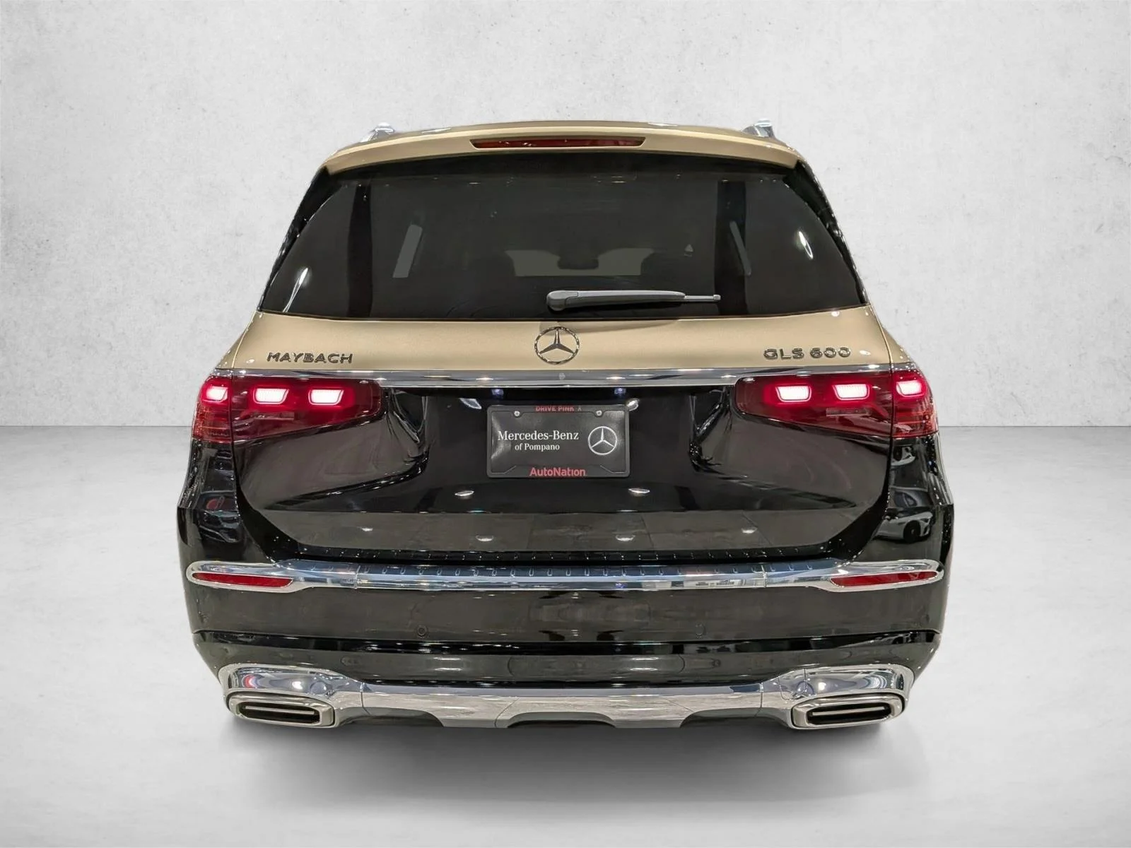 Used 2024 Obsidian Black Metallic Mercedes-Benz Maybach GLS 600 image 7
