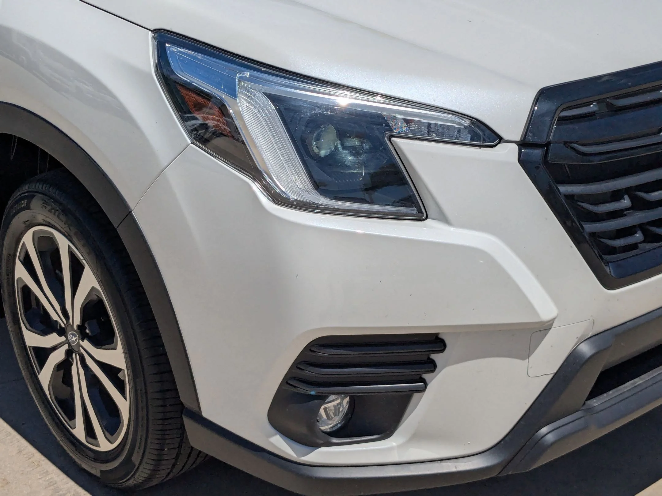 Used 2024 Crystal White Pearl Subaru Limited image 11