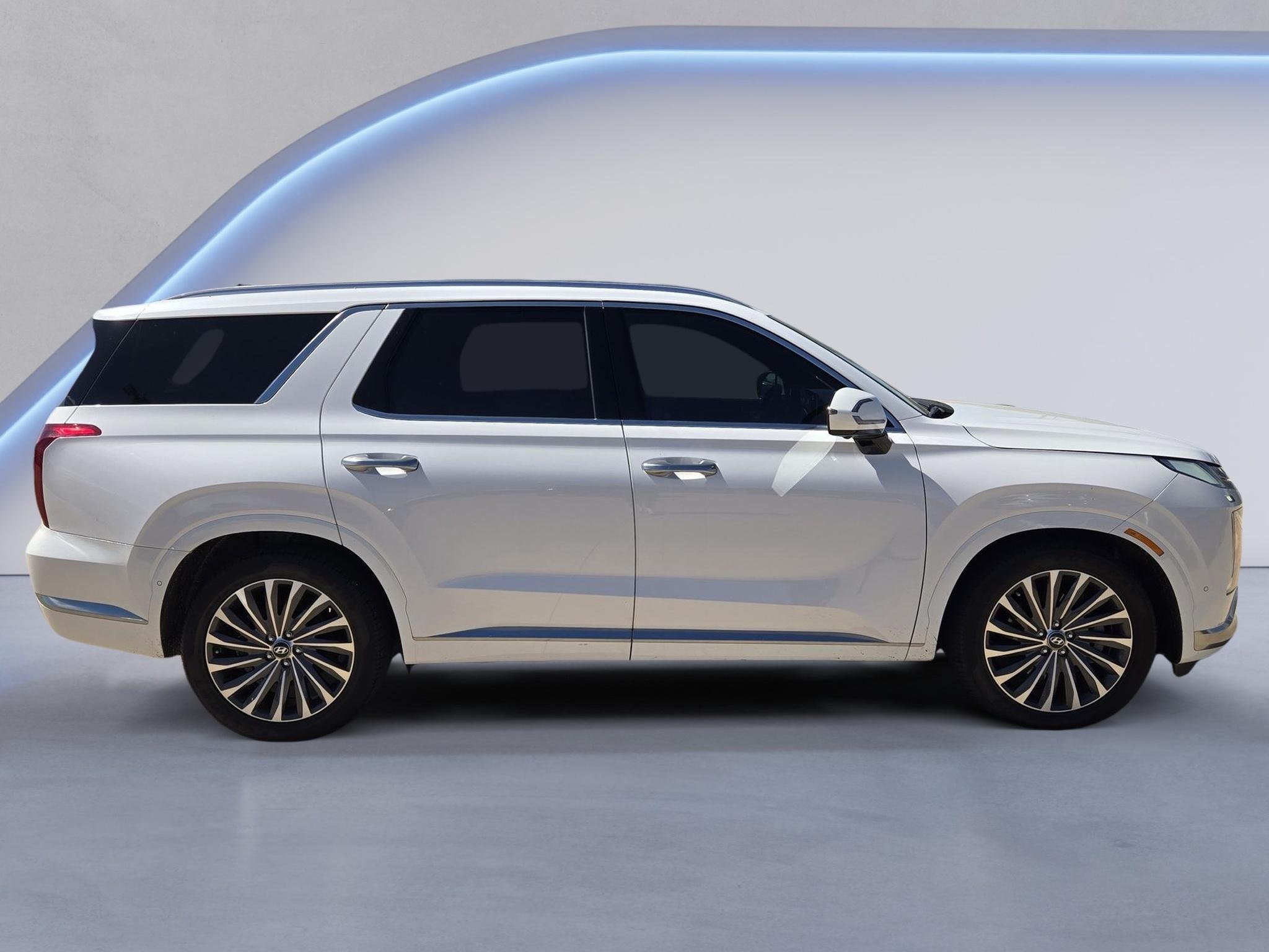 Used 2024 Hyper White Hyundai Calligraphy image 5