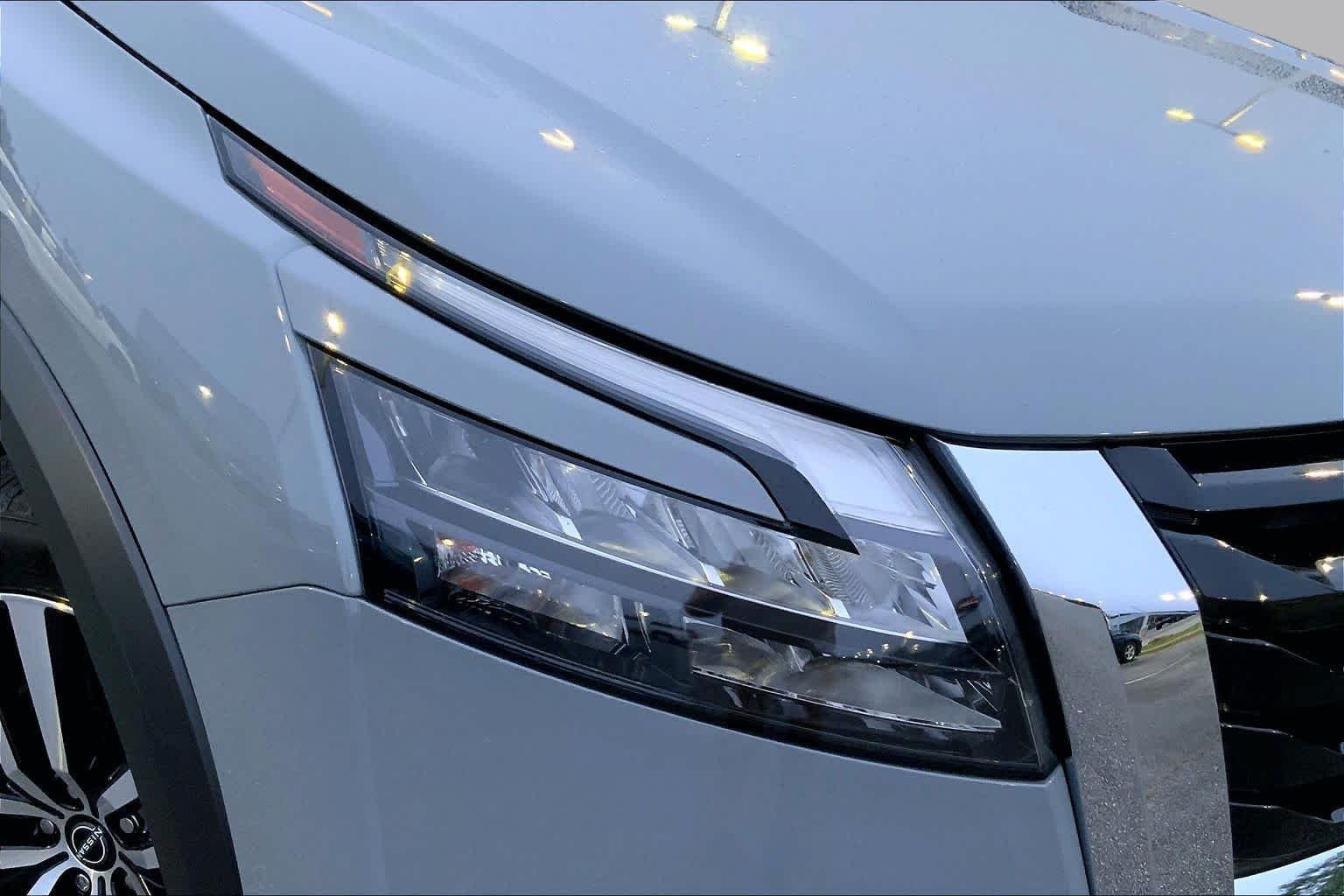 Used 2025 Boulder Gray Pearl Nissan Platinum image 25