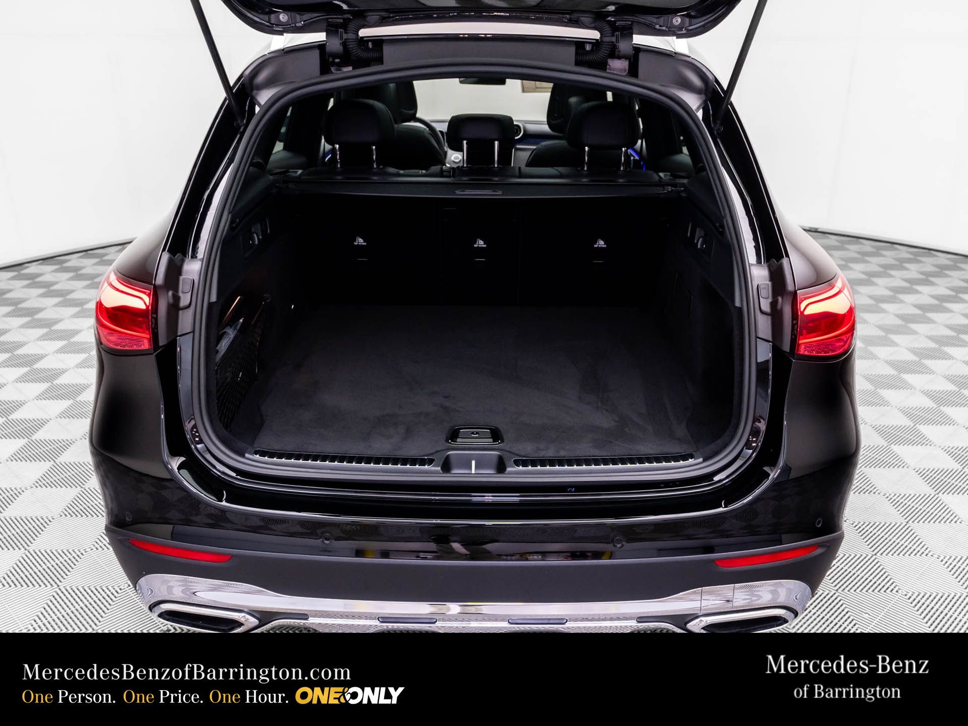 New 2026 Black Mercedes-Benz GLC 300 image 33