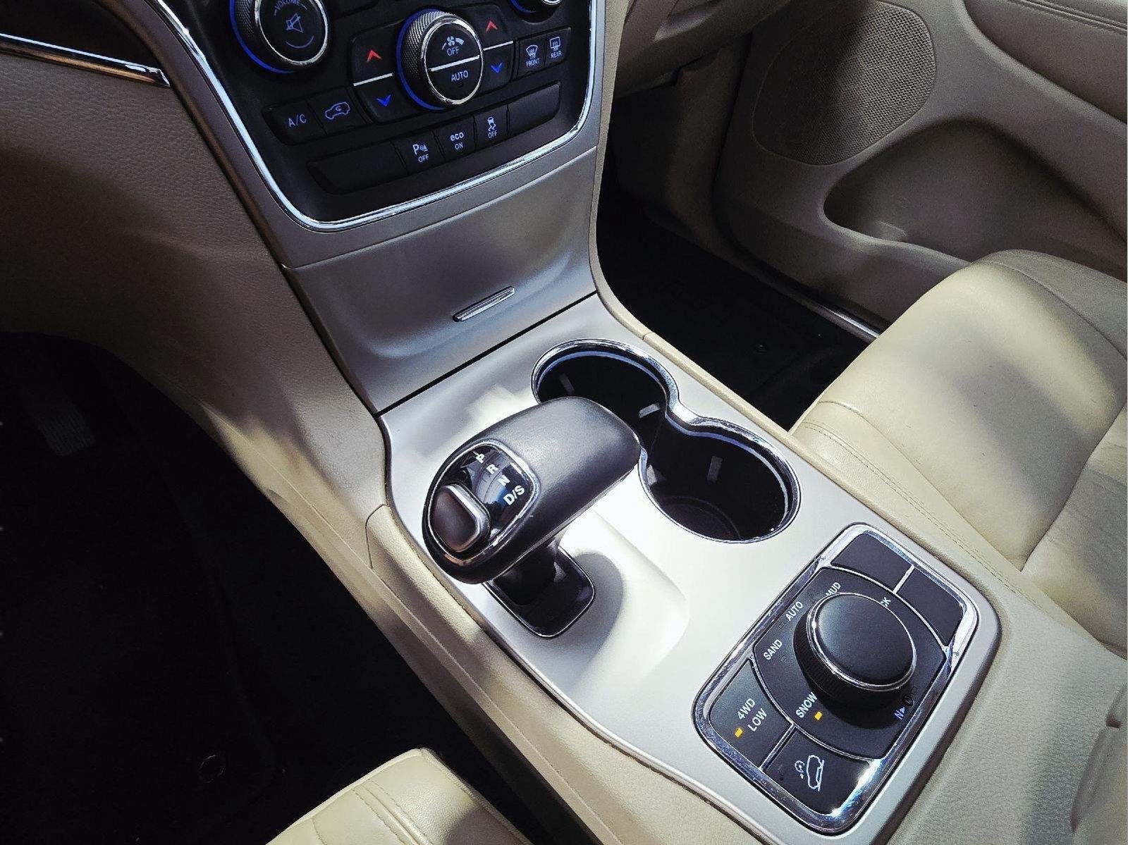 Used 2015 Bright White Clearcoat Jeep Limited image 33