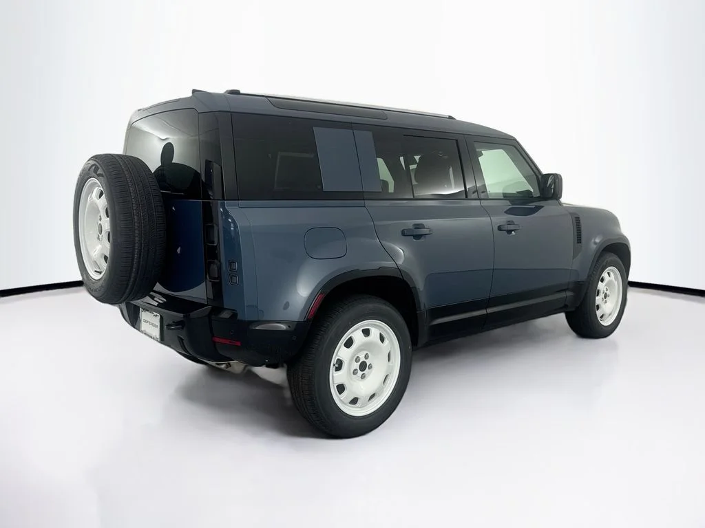New 2026 Tasman Blue Land Rover X-Dynamic SE image 5