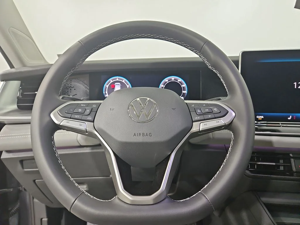 2026 Volkswagen Tiguan SE - Photo 14