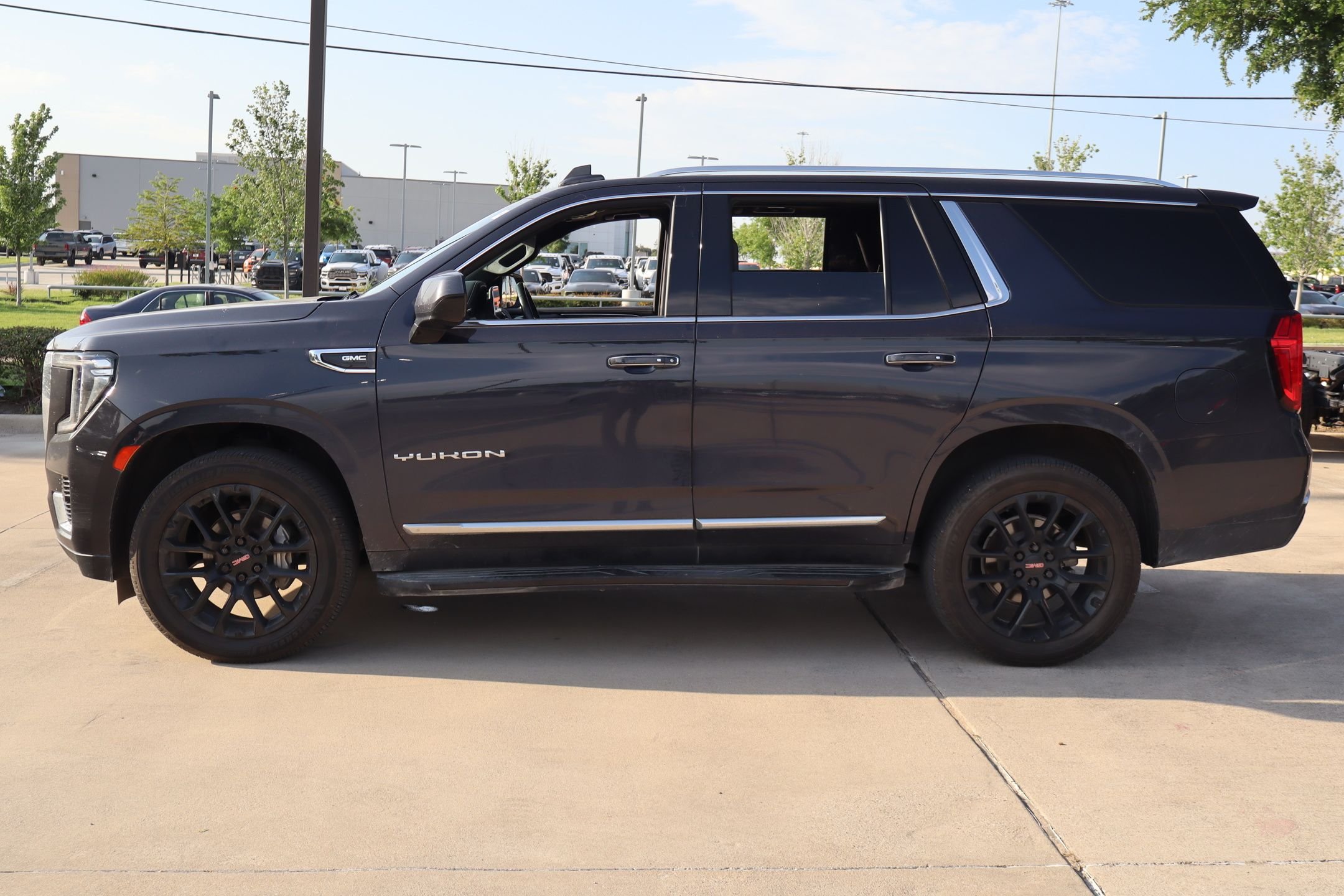 Used 2023 Titanium GMC SLT image 7