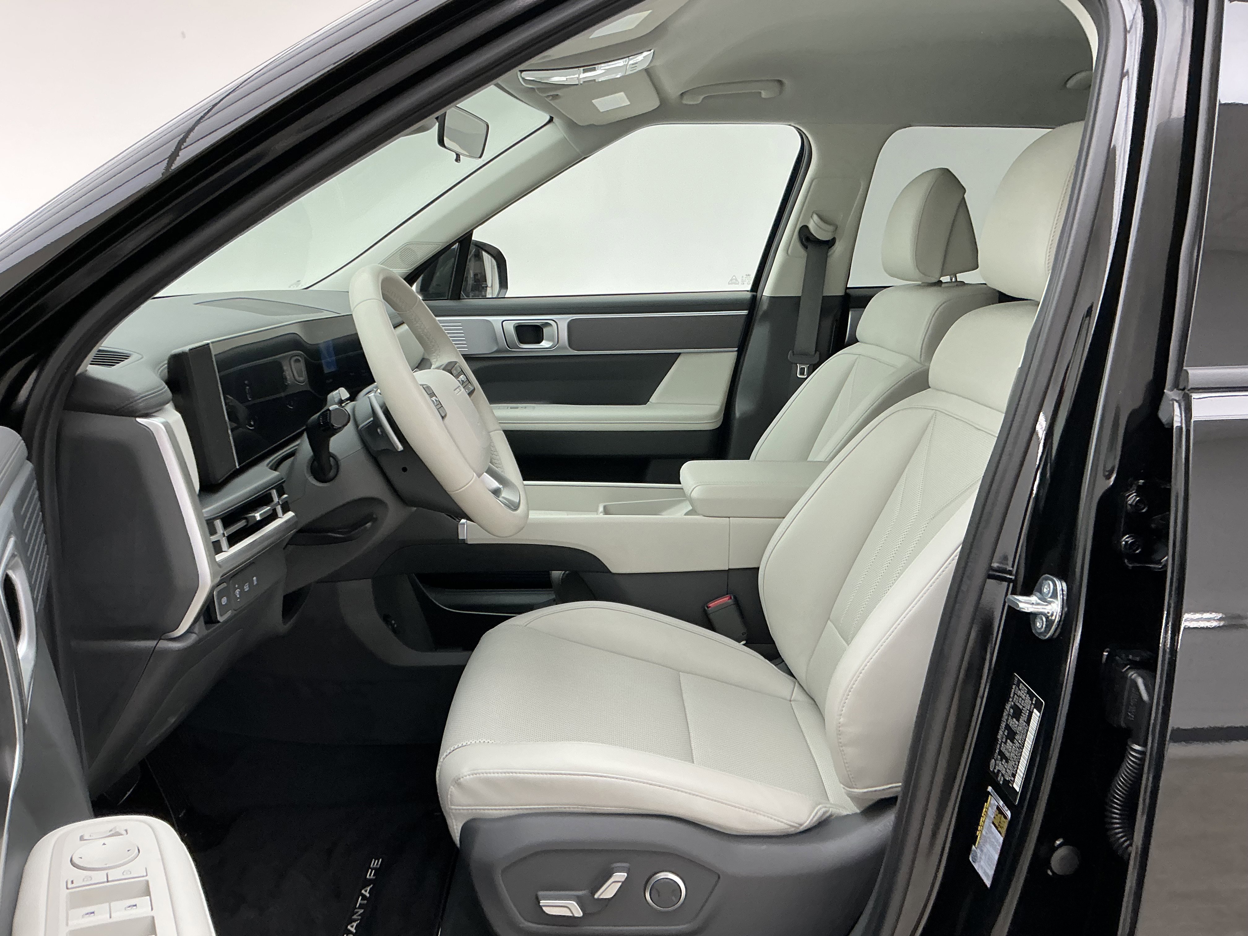 Used 2026 Phantom Black Hyundai SEL image 17