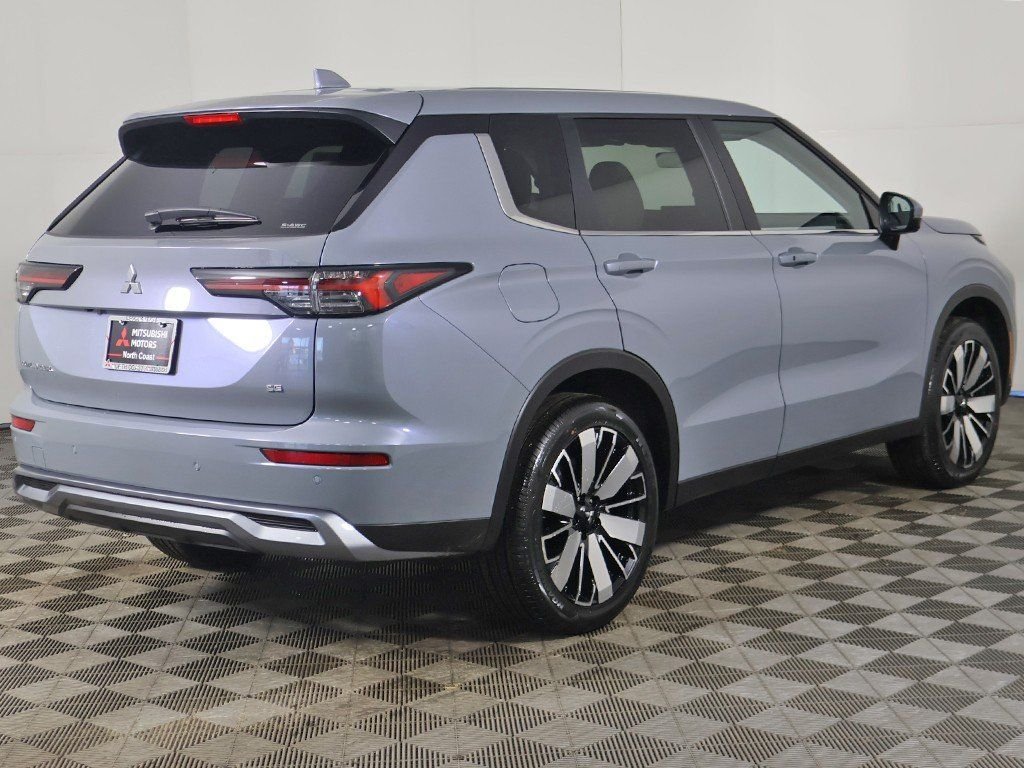 New 2026 Gray Mitsubishi SE image 13