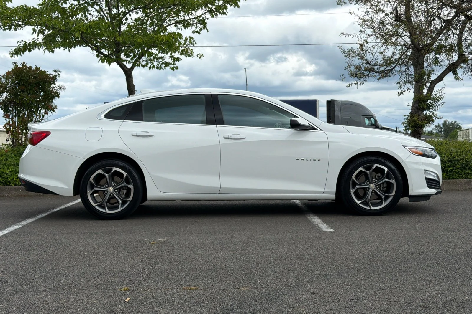 Used 2024 White Chevrolet LT image 3
