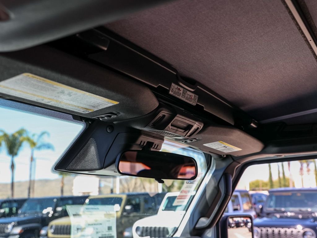 New 2026 Bright White Clear-Coat Exterior Paint Jeep Willys Extreme image 12