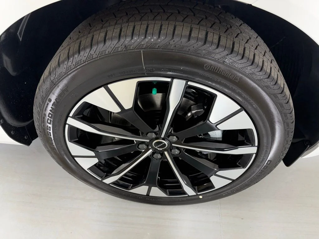 2026 Volvo XC60 Plus - Photo 11