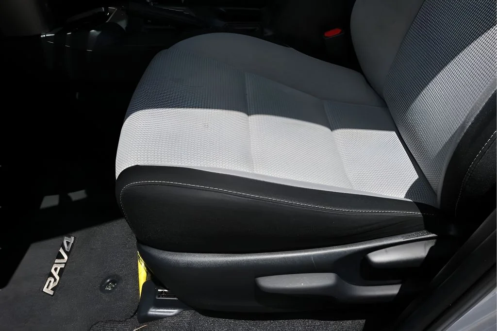 Used 2017 Silver Toyota XLE image 14