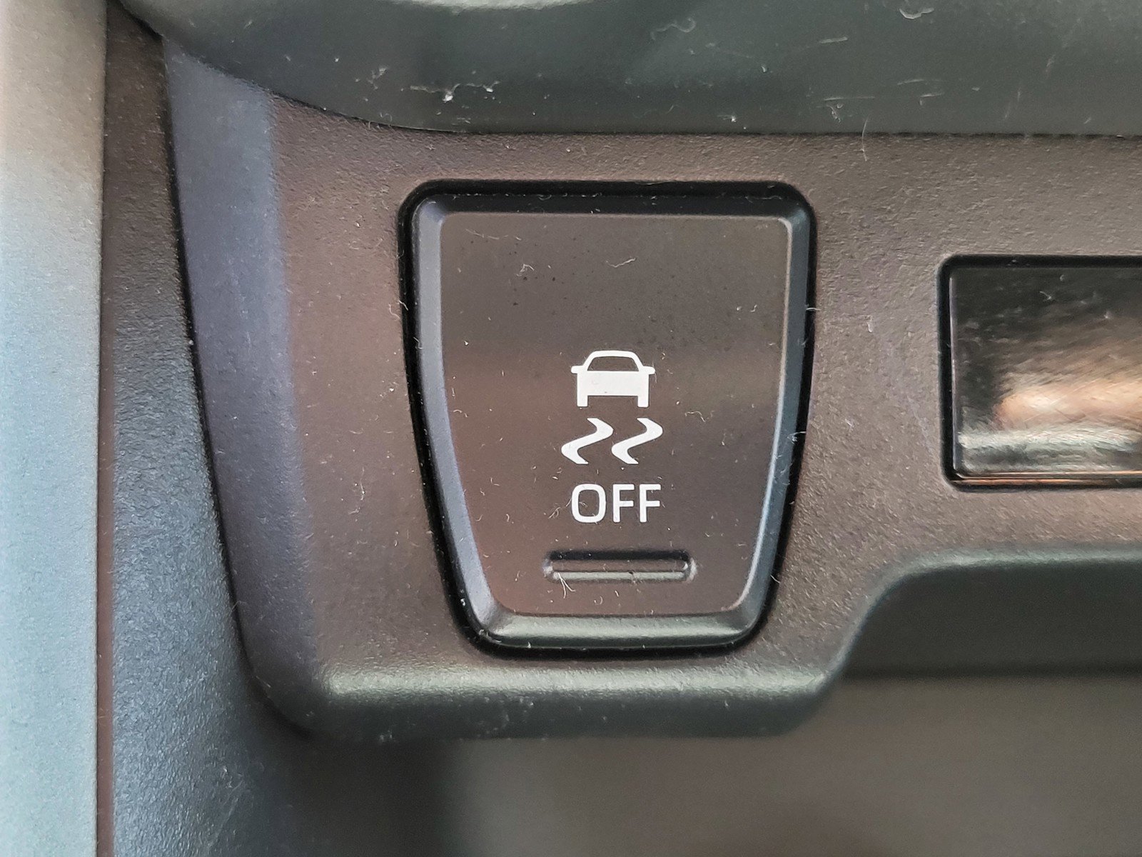 Used 2022  Toyota LE image 21