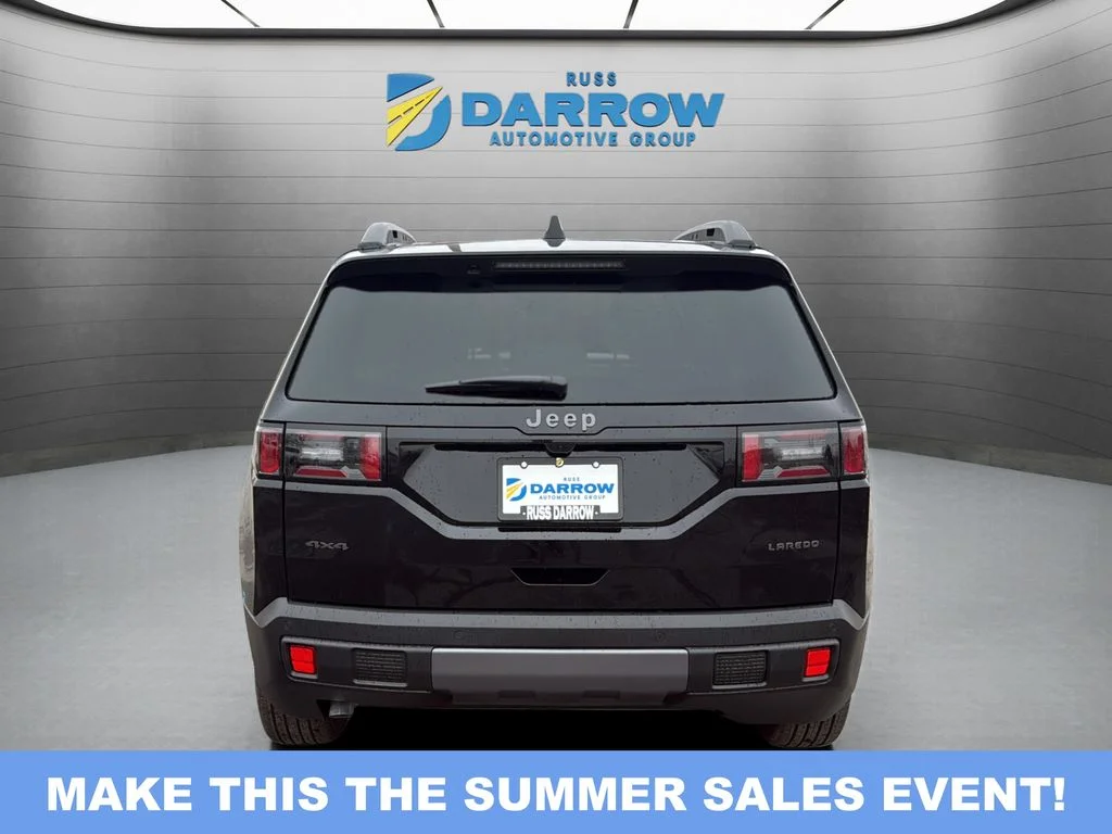 New 2026 Diamond Black Crystal Pearl-Coat Exterior Paint Jeep Laredo image 4