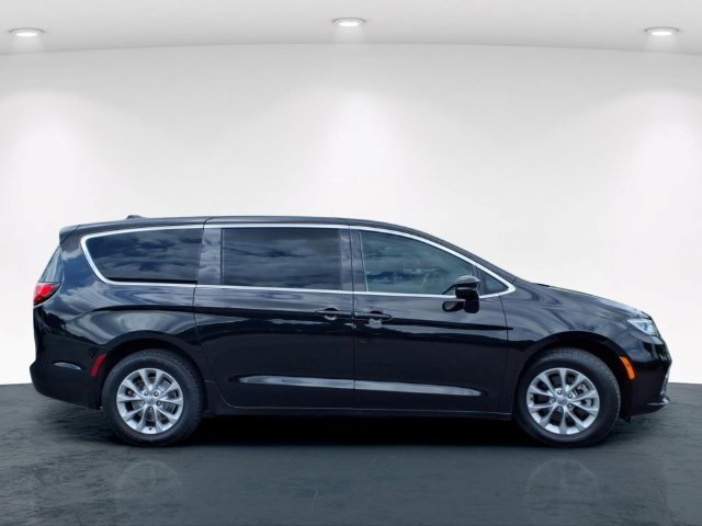Used 2024 Black Chrysler Touring L image 7