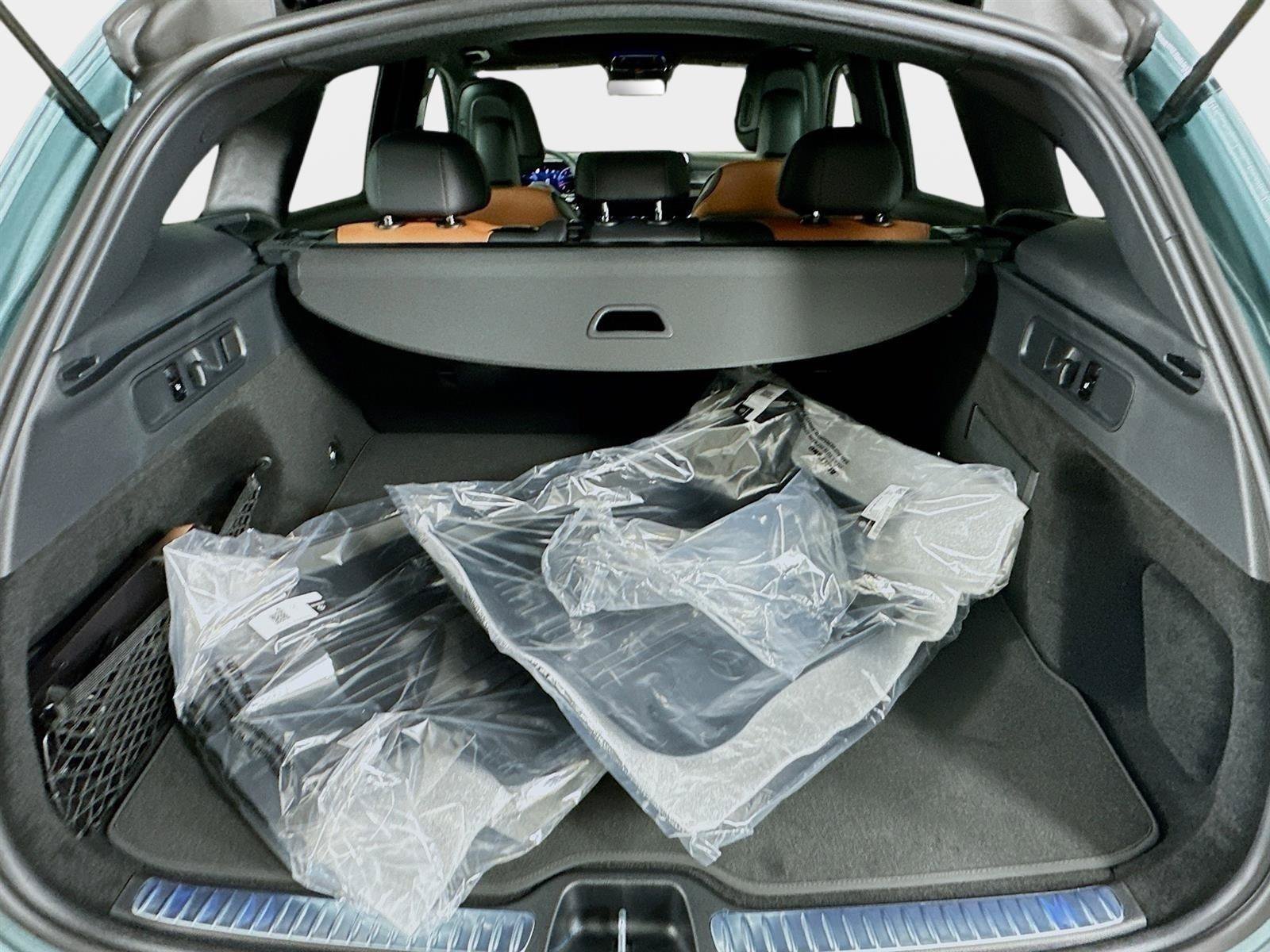 Used 2026 Silver Metallic Mercedes-Benz GLC 300 image 35