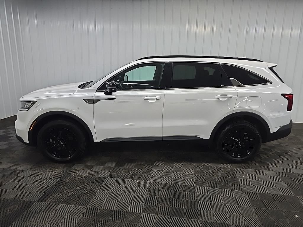 Used 2021 White Kia S image 5