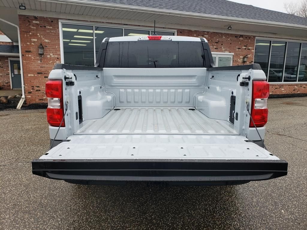 New 2025 Space White Metallic Ford XLT image 5