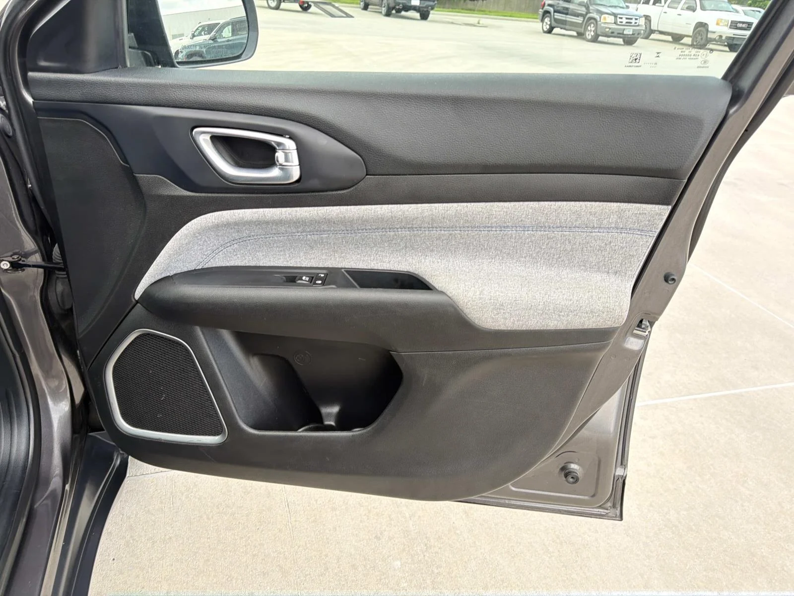 Used 2024 Gray Jeep Latitude 4x4 image 13