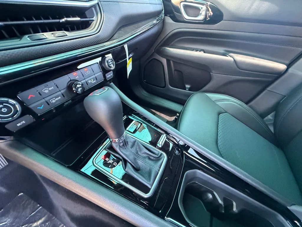 New 2026 Blue Jeep Latitude image 22