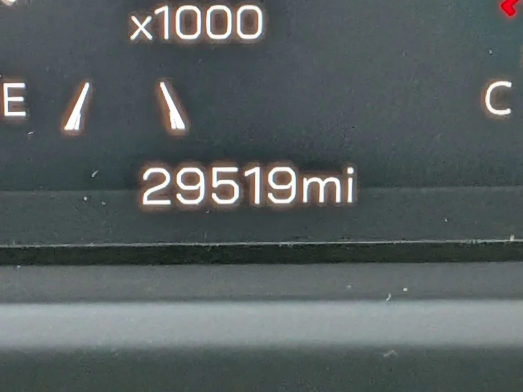 Used 2024 White GMC Elevation image 33