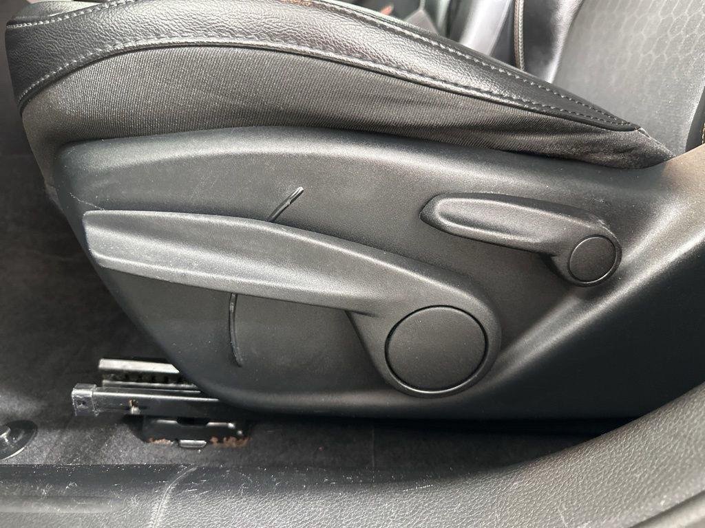 Used 2019  Jeep  image 4