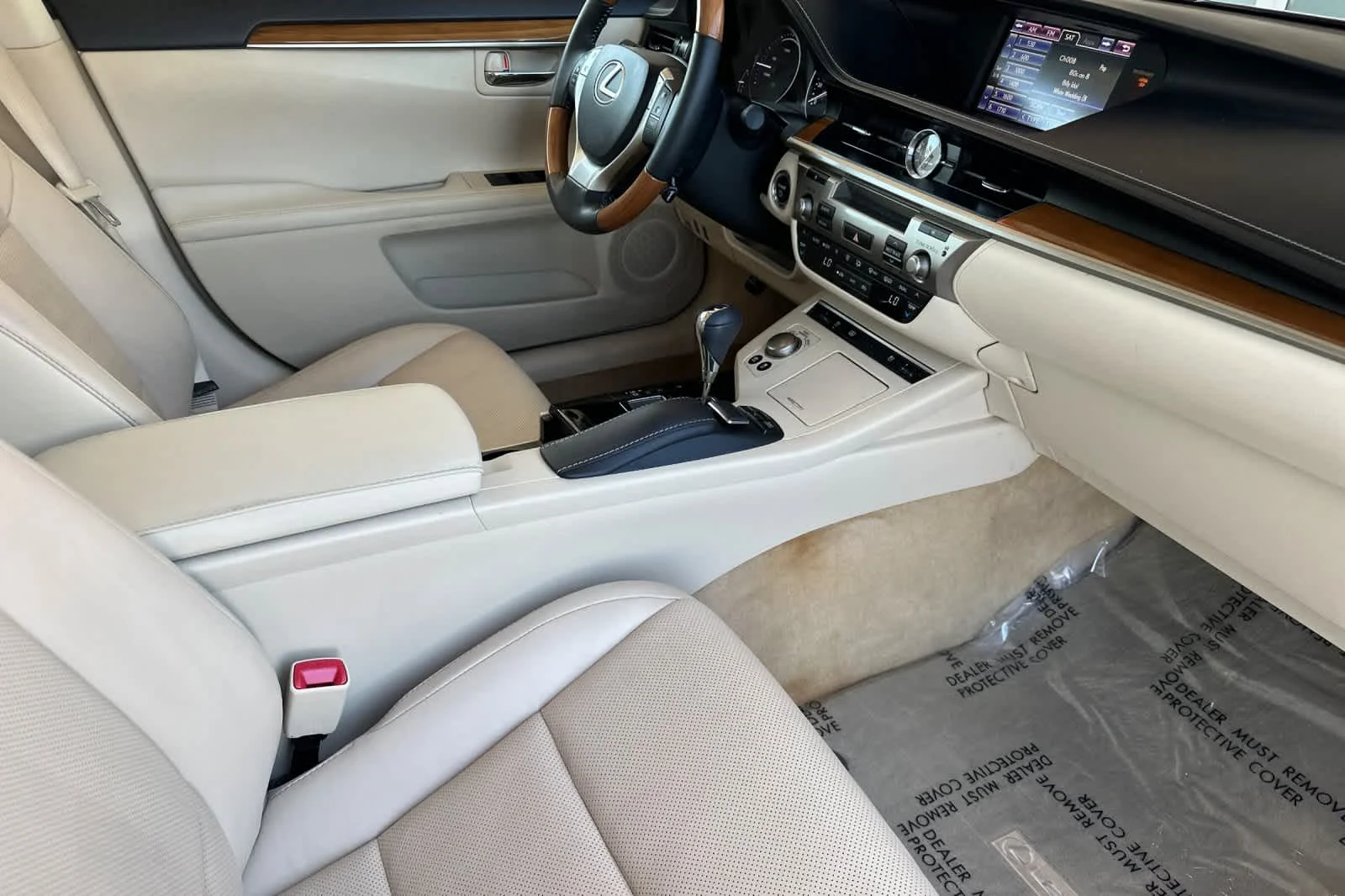 Used 2014 Matador Red Mica Lexus Hybrid image 16
