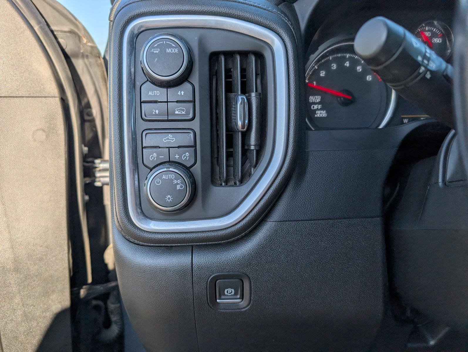 Used 2022 Shadow Gray Metallic Chevrolet LT image 30