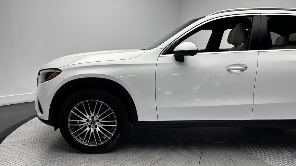 Used 2025 White Mercedes-Benz GLC 300 image 8