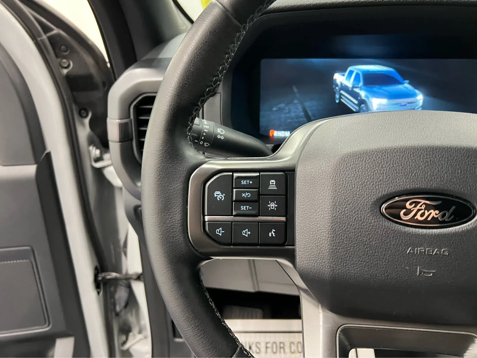 Used 2024 Avalanche Gray Ford XLT image 19